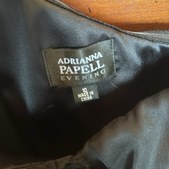 Classy and stunning little black Adrianna Papell Evening dress. EUC size 10 - Picture 7 of 7